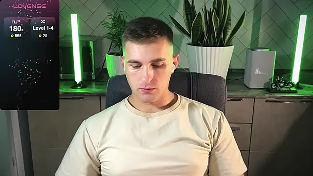 Snapshot of Sweeet__boy chatting on January 2025 08:11:02 PM Sweeet boy online show from January 2025 08:11:02 PM