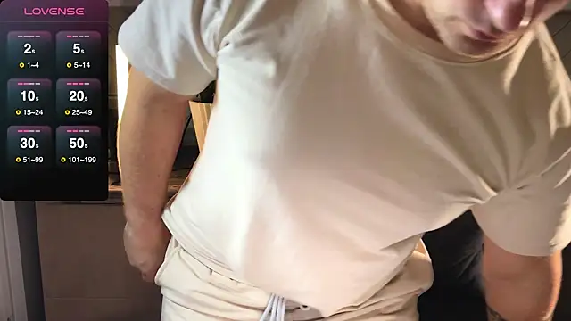 Snapshot of Sweeet__boy chatting on January 2025 06:09:02 PM Sweeet boy online show from January 2025 06:09:02 PM