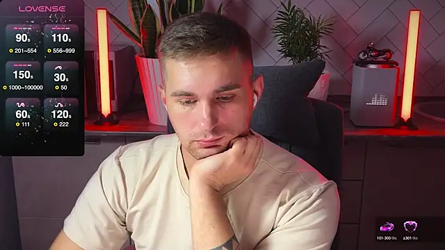 Snapshot of Sweeet__boy chatting on January 2025 08:15:02 PM Sweeet boy online show from January 2025 08:15:02 PM