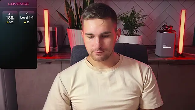 Snapshot of Sweeet__boy chatting on January 2025 08:43:01 AM Sweeet boy online show from January 2025 08:43:01 AM