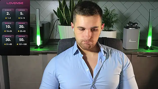 Snapshot of Sweeet__boy chatting on January 2025 05:06:01 PM Sweeet boy online show from January 2025 05:06:01 PM