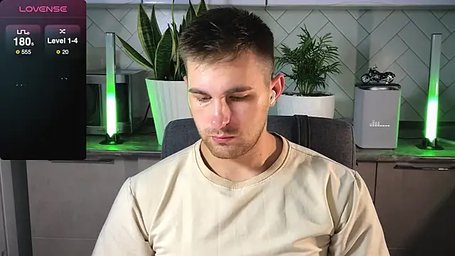 Snapshot of Sweeet__boy chatting on January 2025 06:24:02 AM Sweeet boy online show from January 2025 06:24:02 AM