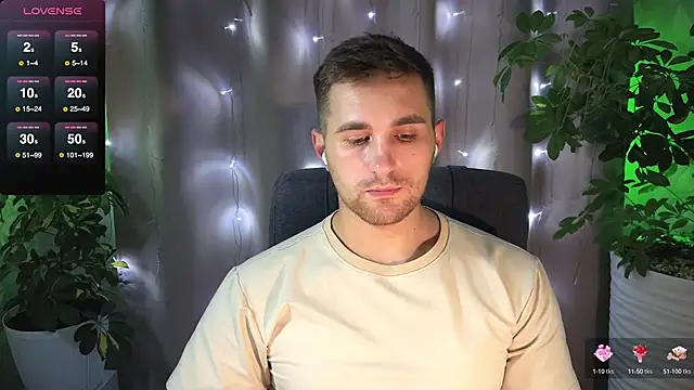 Snapshot of Sweeet__boy chatting on February 2025 07:13:01 PM Sweeet boy online show from February 2025 07:13:01 PM