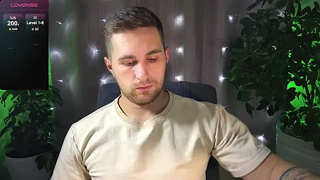 Snapshot of Sweeet__boy chatting on February 2025 07:46:01 PM Sweeet boy online show from February 2025 07:46:01 PM