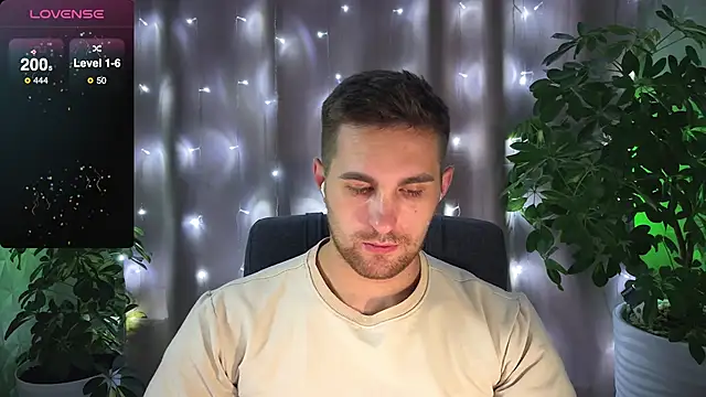 Snapshot of Sweeet__boy chatting on February 2025 07:10:02 PM Sweeet boy online show from February 2025 07:10:02 PM