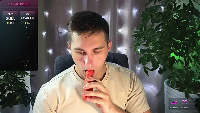 Snapshot of Sweeet__boy chatting on February 2025 06:33:01 AM Sweeet boy online show from February 2025 06:33:01 AM