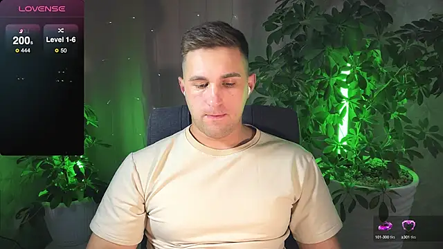 Snapshot of Sweeet__boy chatting on February 2025 06:05:02 PM Sweeet boy online show from February 2025 06:05:02 PM