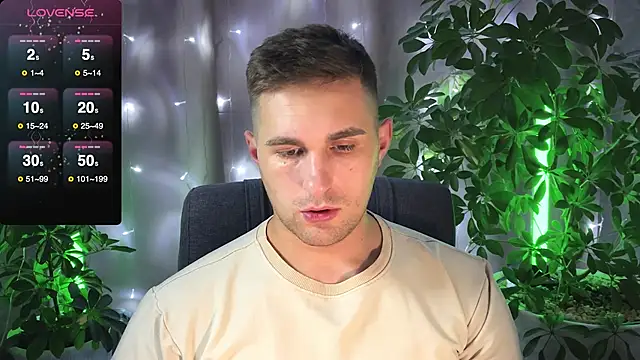 Snapshot of Sweeet__boy chatting on February 2025 05:19:02 PM Sweeet boy online show from February 2025 05:19:02 PM