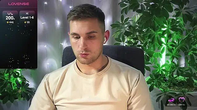 Snapshot of Sweeet__boy chatting on February 2025 05:50:02 PM Sweeet boy online show from February 2025 05:50:02 PM