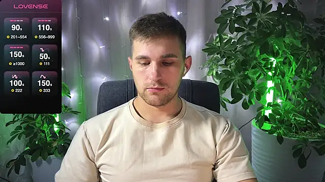 Snapshot of Sweeet__boy chatting on February 2025 07:52:02 PM Sweeet boy online show from February 2025 07:52:02 PM