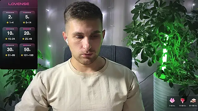 Snapshot of Sweeet__boy chatting on February 2025 08:48:02 PM Sweeet boy online show from February 2025 08:48:02 PM