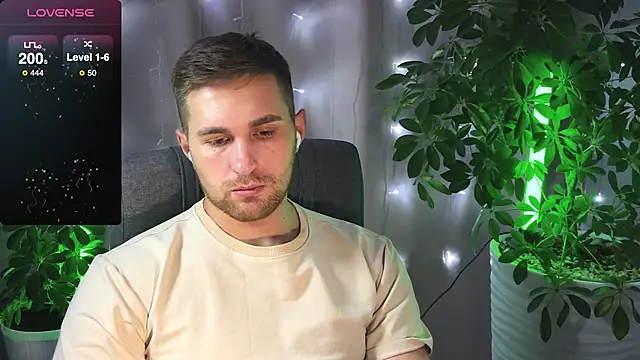 Snapshot of Sweeet__boy chatting on February 2025 09:41:02 PM Sweeet boy online show from February 2025 09:41:02 PM