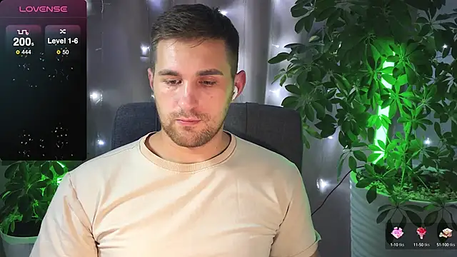 Snapshot of Sweeet__boy chatting on February 2025 07:38:01 PM Sweeet boy online show from February 2025 07:38:01 PM