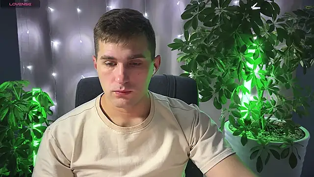 Snapshot of Sweeet__boy chatting on February 2025 04:40:01 AM Sweeet boy online show from February 2025 04:40:01 AM