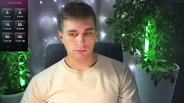 Snapshot of Sweeet__boy chatting on February 2025 02:52:01 PM Sweeet boy online show from February 2025 02:52:01 PM