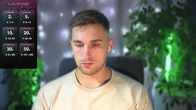 Snapshot of Sweeet__boy chatting on February 2025 09:27:02 PM Sweeet boy online show from February 2025 09:27:02 PM