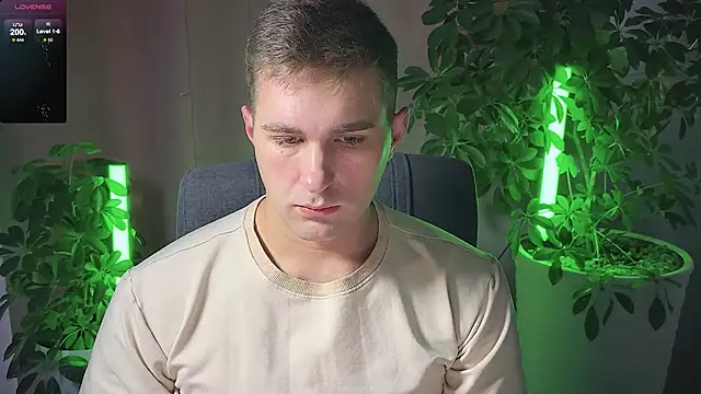 Snapshot of Sweeet__boy chatting on March 2025 05:28:01 AM Sweeet boy online show from March 2025 05:28:01 AM