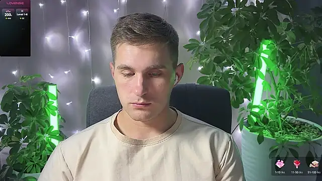 Snapshot of Sweeet__boy chatting on March 2025 10:24:01 PM Sweeet boy online show from March 2025 10:24:01 PM