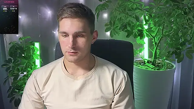 Snapshot of Sweeet__boy chatting on March 2025 06:00:02 PM Sweeet boy online show from March 2025 06:00:02 PM