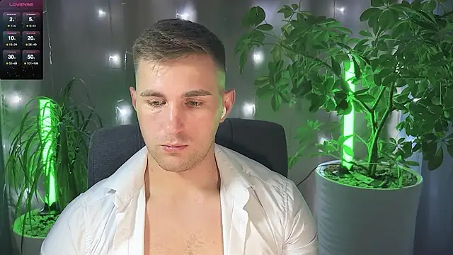 Snapshot of Sweeet__boy chatting on March 2025 07:16:01 PM Sweeet boy online show from March 2025 07:16:01 PM