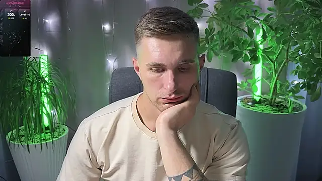 Snapshot of Sweeet__boy chatting on March 2025 08:00:01 PM Sweeet boy online show from March 2025 08:00:01 PM