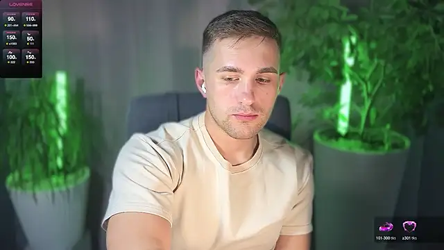 Snapshot of Sweeet__boy chatting on March 2025 07:26:02 PM Sweeet boy online show from March 2025 07:26:02 PM