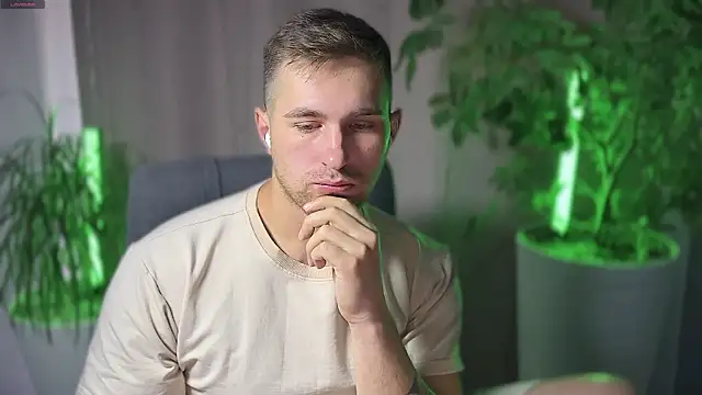 Snapshot of Sweeet__boy chatting on March 2025 08:34:02 AM Sweeet boy online show from March 2025 08:34:02 AM