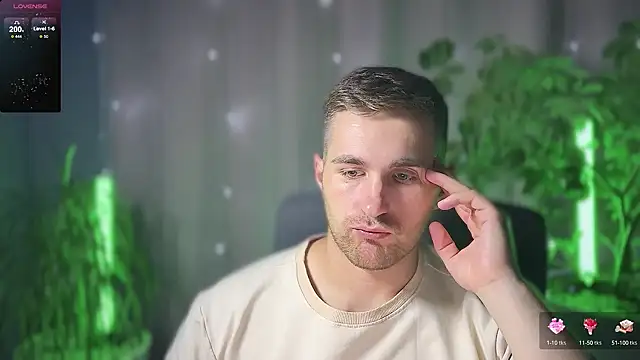 Snapshot of Sweeet__boy chatting on March 2025 09:13:01 PM Sweeet boy online show from March 2025 09:13:01 PM