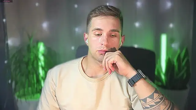 Snapshot of Sweeet__boy chatting on March 2025 05:52:01 PM Sweeet boy online show from March 2025 05:52:01 PM