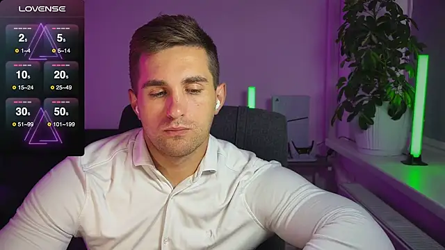 Snapshot of Sweeet__boy chatting on September 2025 02:32:01 PM Sweeet boy online show from September 2025 02:32:01 PM