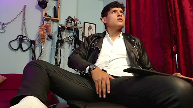 dom2travelersss online show from November 2025 08:51:01 PM