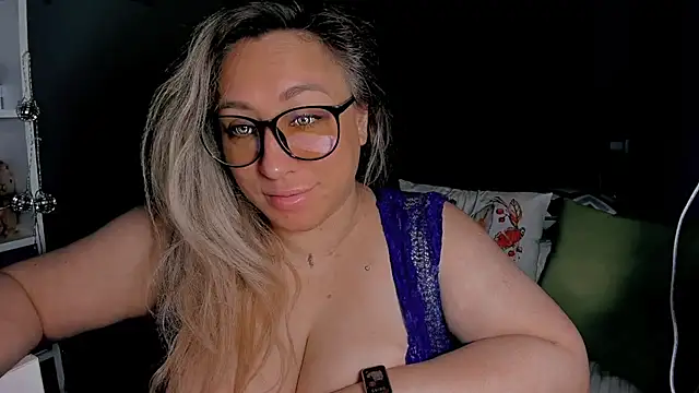 Snapshot of CumOnMy_Tits chatting on April 2026 01:47:02 AM CumOnMy Tits online show from April 2026 01:47:02 AM
