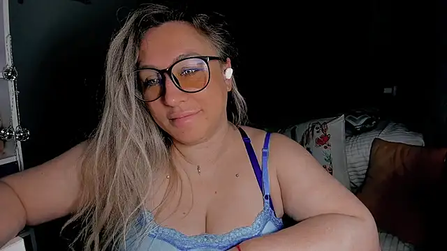 Snapshot of CumOnMy_Tits chatting on April 2026 03:11:01 AM CumOnMy Tits online show from April 2026 03:11:01 AM