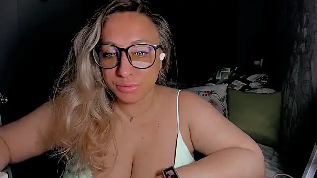 Snapshot of CumOnMy_Tits chatting on May 2026 12:52:02 AM CumOnMy Tits online show from May 2026 12:52:02 AM