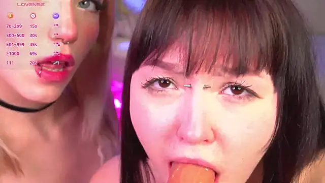 Snapshot of Wildneck chatting on January 2025 10:19:01 PM Wildneck online show from January 2025 10:19:01 PM