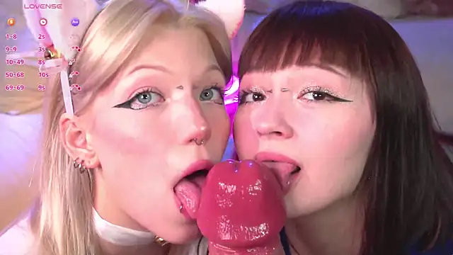 Snapshot of Wildneck chatting on March 2025 06:56:01 PM Wildneck online show from March 2025 06:56:01 PM